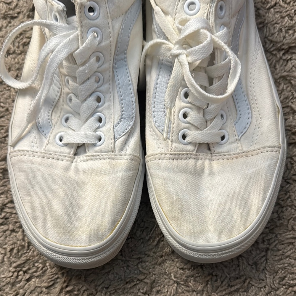 White vans - Picture 2 of 4
